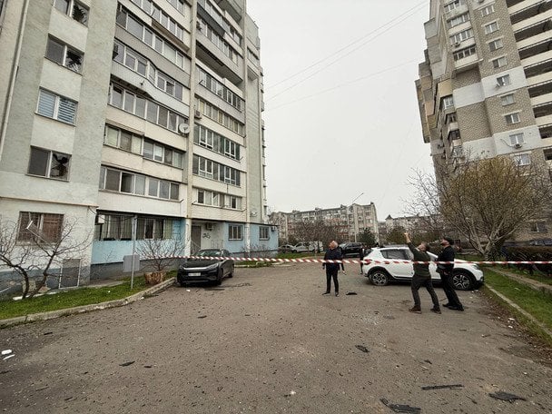 РФ атакувала одне з міст на півдні: пошкоджено багатоповерхівки та цивільні об’єкти
