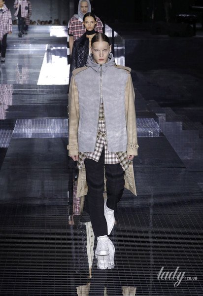Коллекция Burberry прет-а-порте сезона осень-зима 2020-2021 / © East News