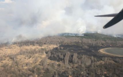У Зоні відчуження палає ліс: до гасіння пожежі залучили авіацію