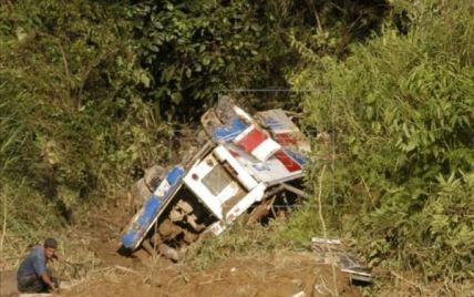 В Боливии автобус упал в ущелье, есть погибшие