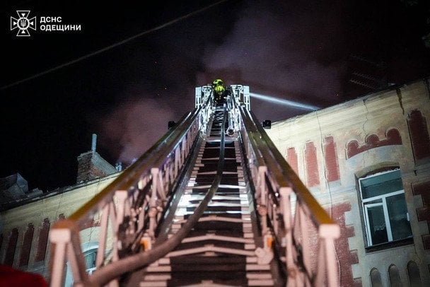 Посеред ночі російська армія атакувала безпілотниками Одесу. / © ГУ ДСНС в Одеській області