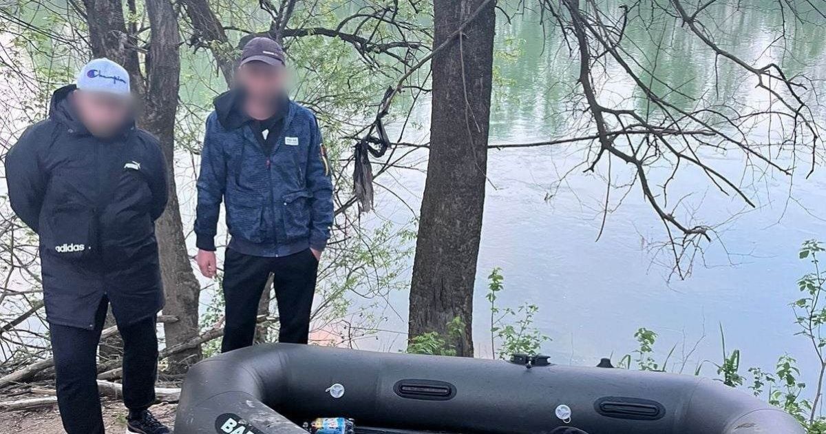 Пограничники задержали уклониста, которые на лодке пытались попасть в Венгрию.