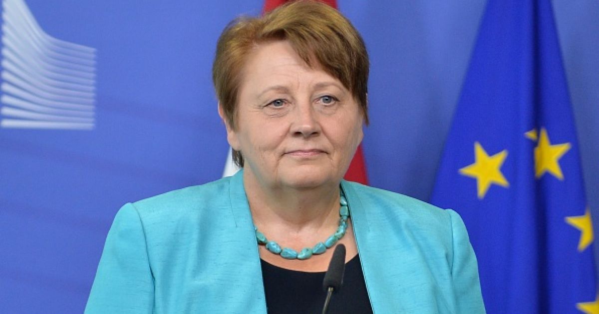У премьера нет времени на изучение языка