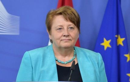 Премьер Латвии отказалась от интервью на русском языке