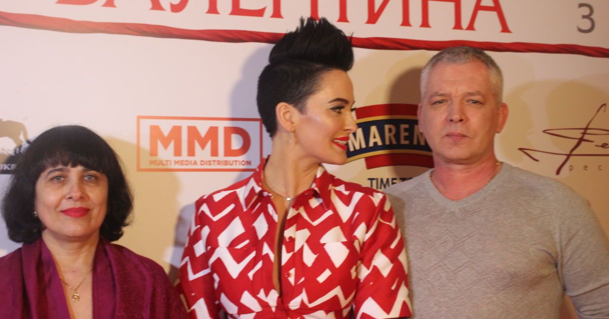 Даша Астафьева пришла в кино с родителями / © ТСН.ua