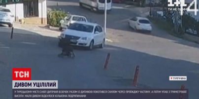 Новости мира: в турецком городе Синоп коляска с ребенком выехал на проезжую часть