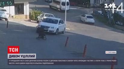 Новости мира: в турецком городе Синоп коляска с ребенком выехал на проезжую часть
