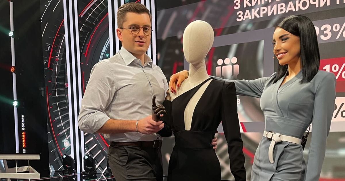 Сукню Тишкун  вже встигли продати на аукціоні. Фото: facebook.com/Nikiforov.Artem