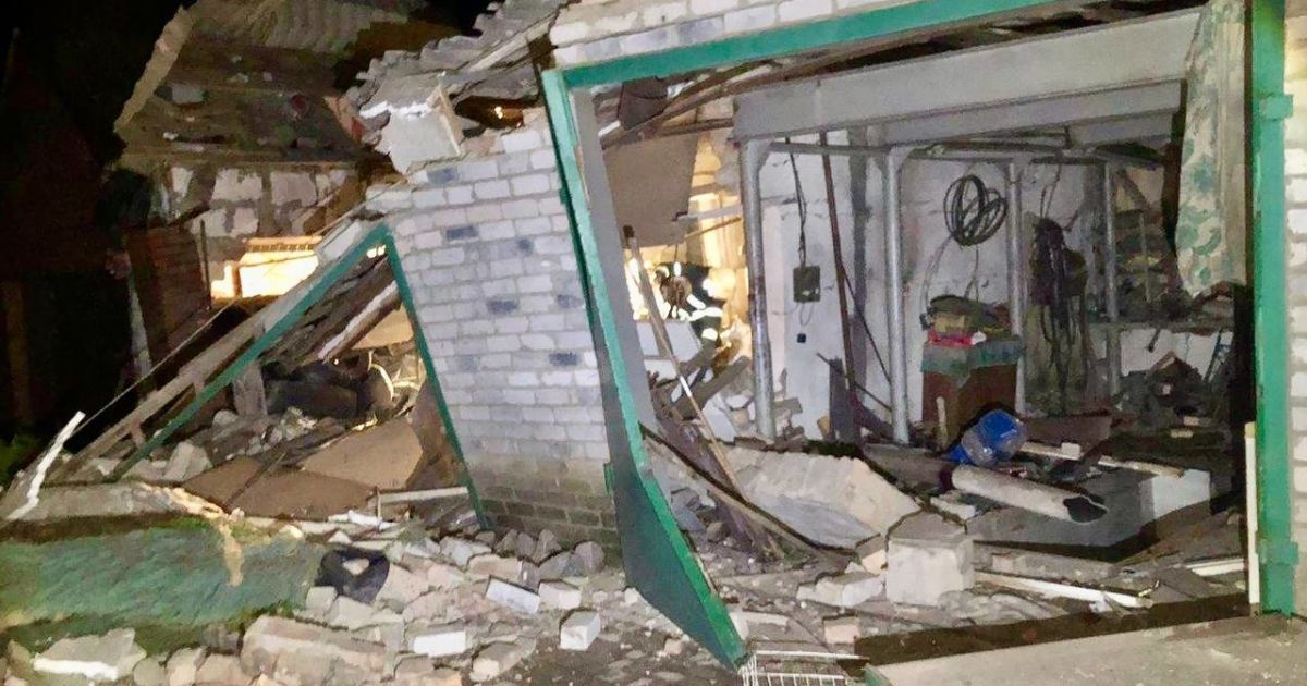 Від будинків залишилися лише стіни: росіяни випустили по Нікополю понад 40 снарядів (фото)