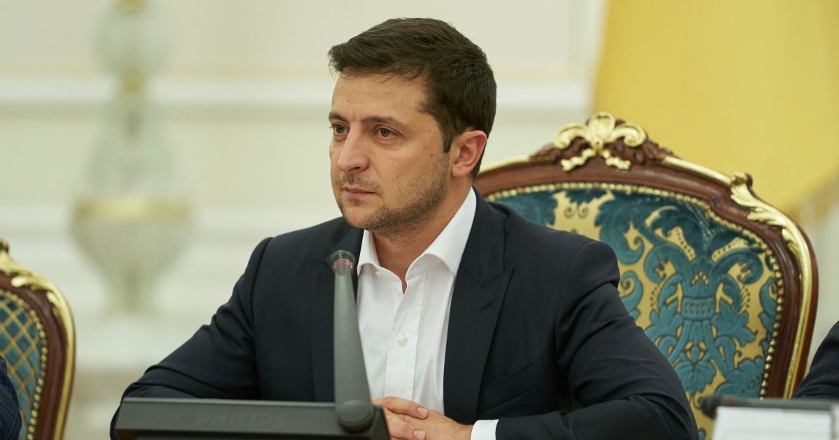 Україна закриє кордони та припинить усі пасажирські перевезення 27 березня - Зеленський