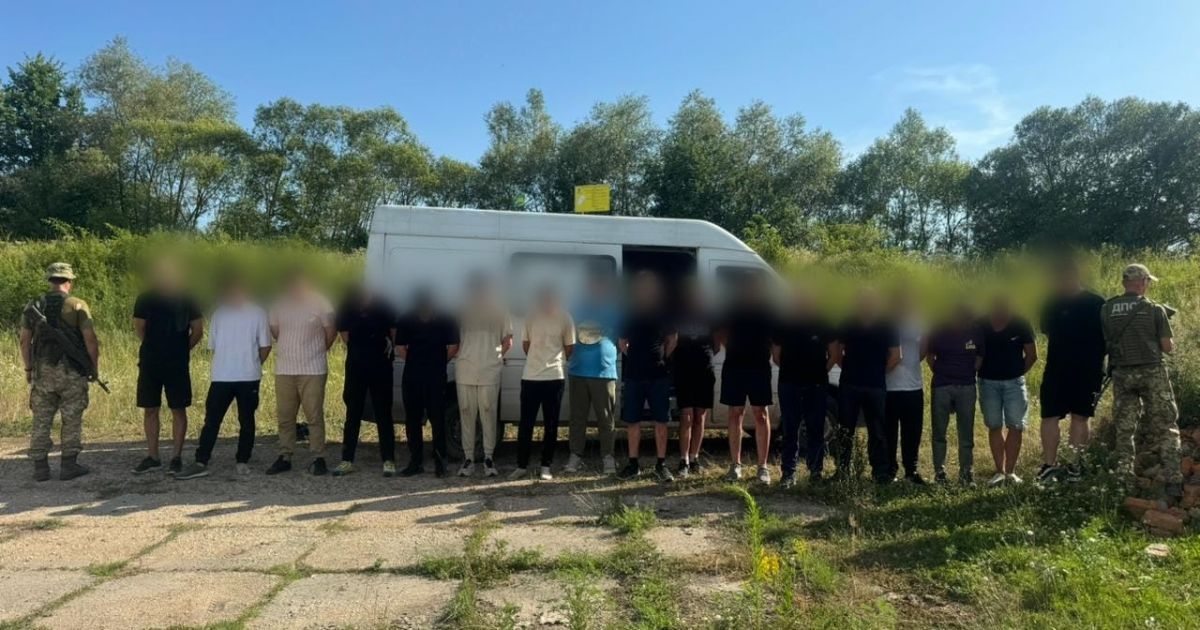 Прикордонники затримали 17 ухилянтів, які намагалися втекти до Угорщини