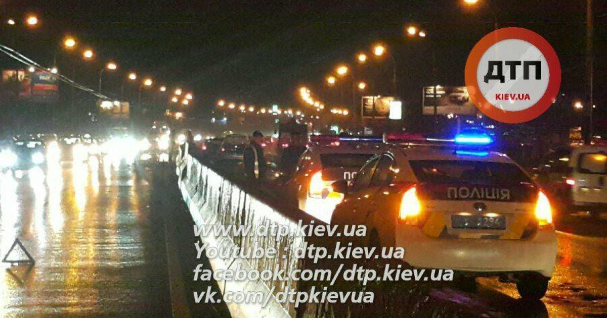 В Киеве погиб мужчина, который на спор перебегал дорогу с шестилетним сыном_10 / © facebook.com/dtp.kiev.ua