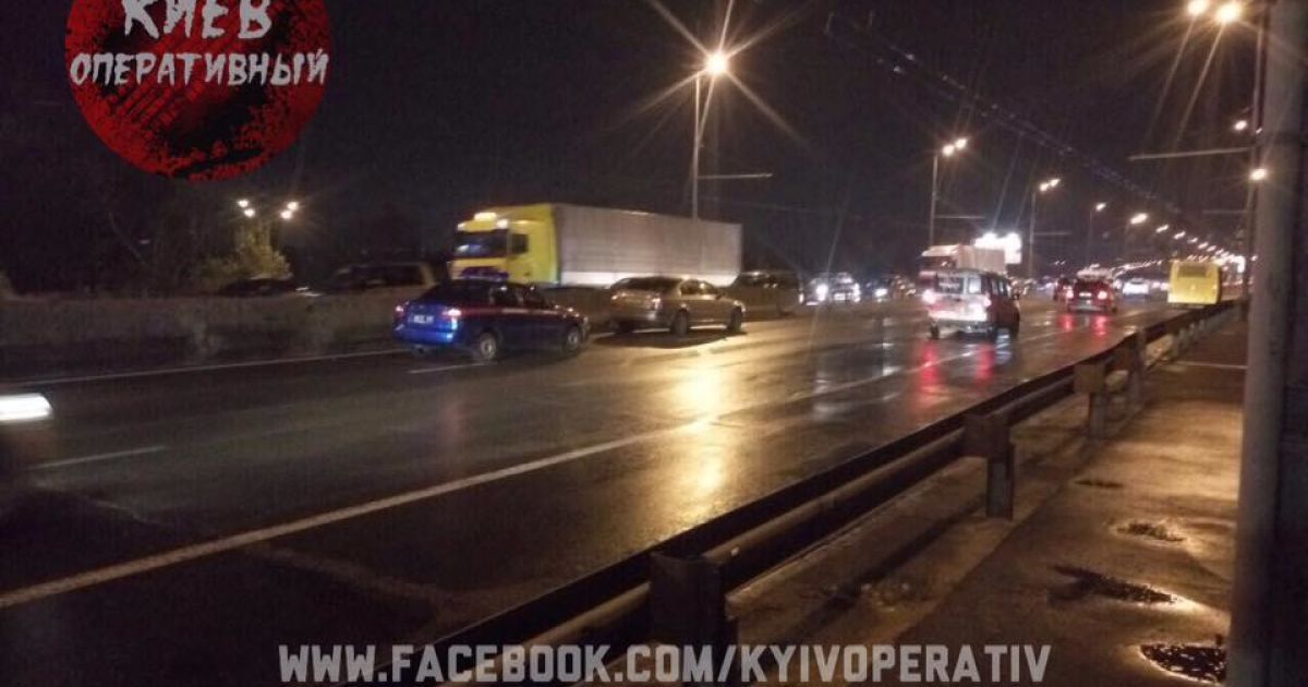 В Киеве погиб мужчина, который на спор перебегал дорогу с шестилетним сыном_1 / © Facebook.com/KyivOperativ