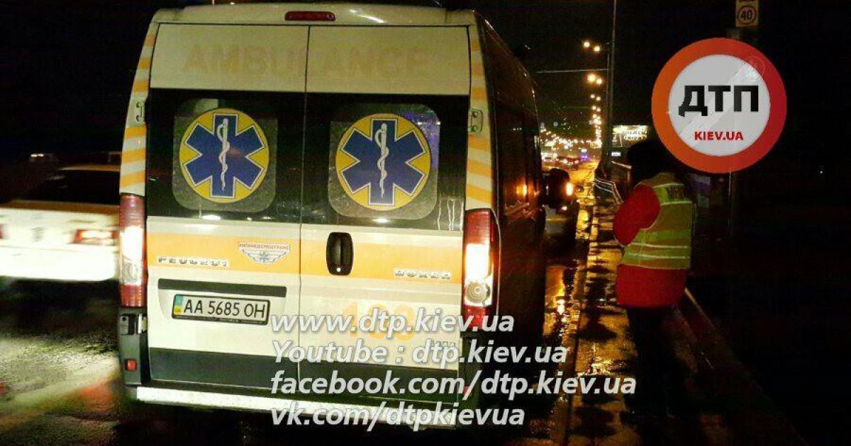 В Киеве погиб мужчина, который на спор перебегал дорогу с шестилетним сыном_2 / © facebook.com/dtp.kiev.ua