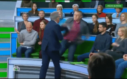 Ведущий НТВ с кулаками набросился на "украинского эксперта" в прямом эфире