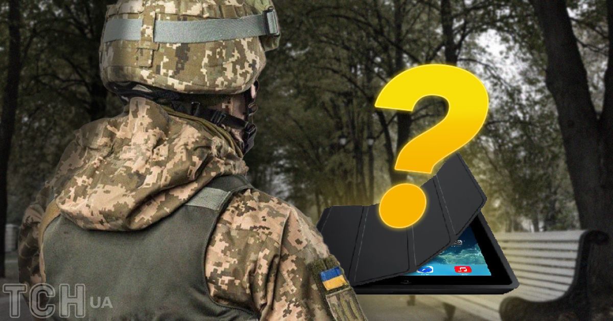 В столиці помітили людей у військовій формі, які фотографували перехожих в парку Святошинського района. Колаж ТСН.ua