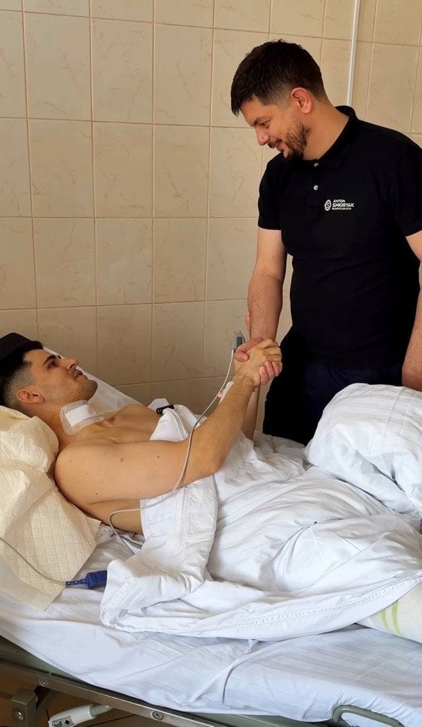 Ніколас Карма з лікарем / © instagram.com/nicolas_karma_official