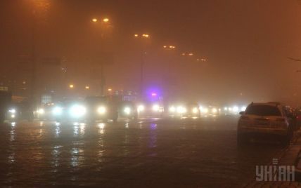 Синоптики объявили в Украине штормовое предупреждение