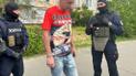 Поліцейські затримали 54-річного зловмисника за домагання та розбещення дитини