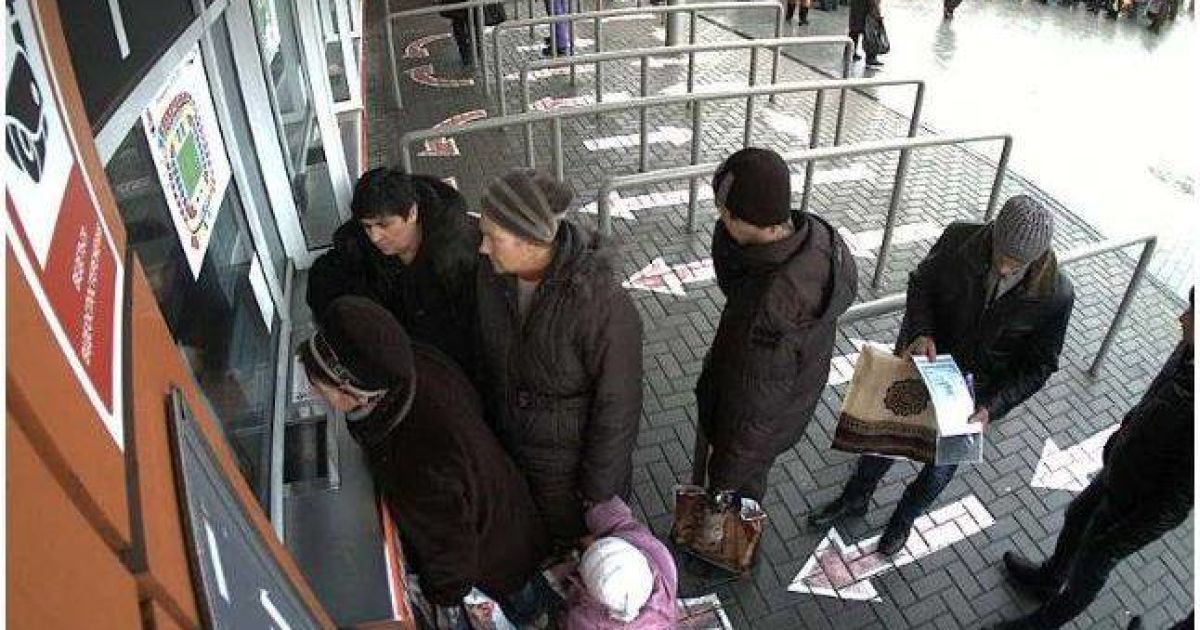 "Гуманітарку" Ахметов привіз КамАЗами