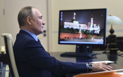 У Кремлі будуть "розбиратися" із запрошенням Маска поговорити у Clubhouse, бо "Путін соцмережі не веде"