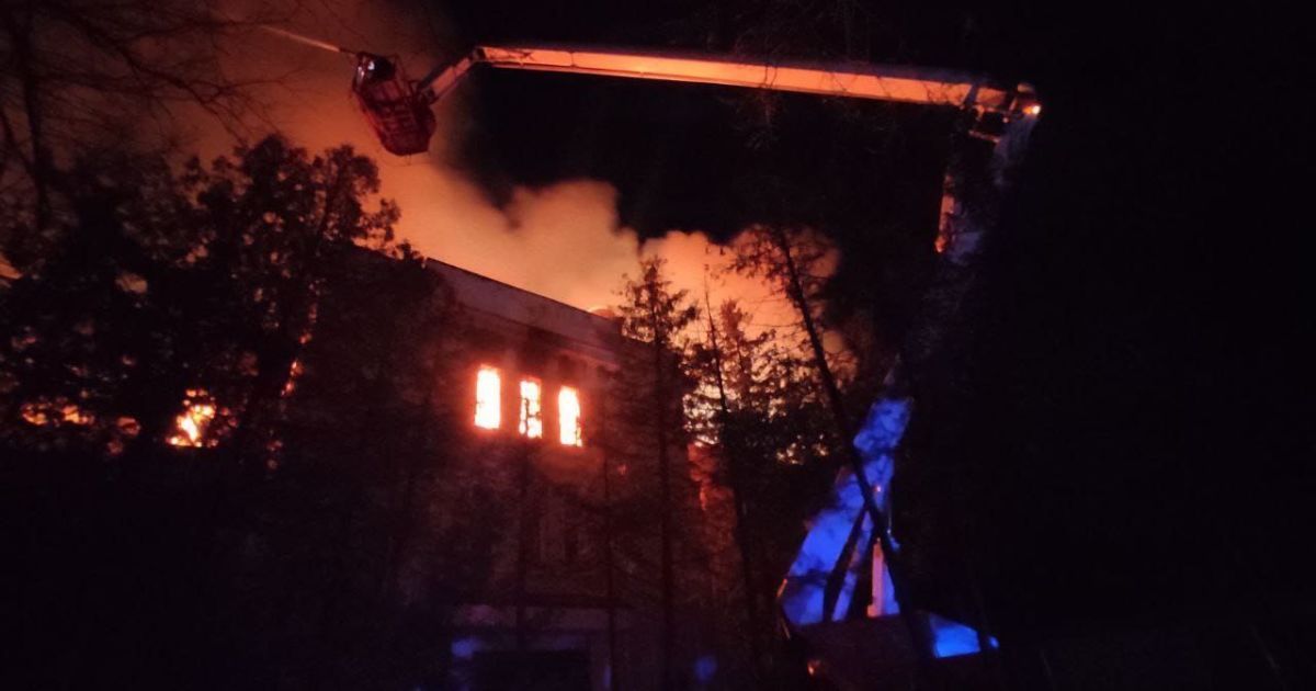 В столице удалось локализовать мощный пожар в местной гимназии – ГСЧС
