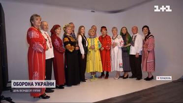 В Тернополе для пожилых дамы организовали фотосессию в вышиванках