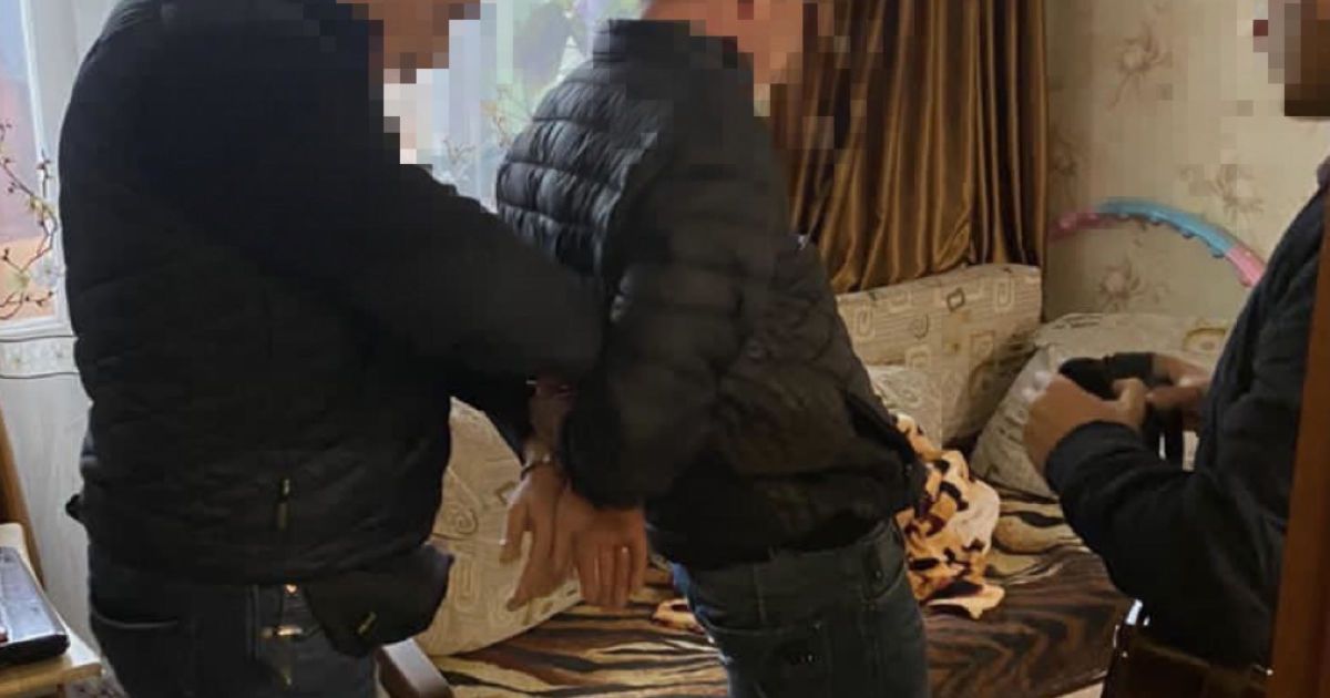 400 грн за грамм: в Киеве полицейский продавал наркотики