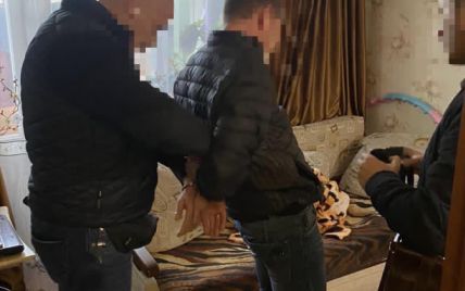 400 грн за грам: у Києві поліцейський продавав наркотики