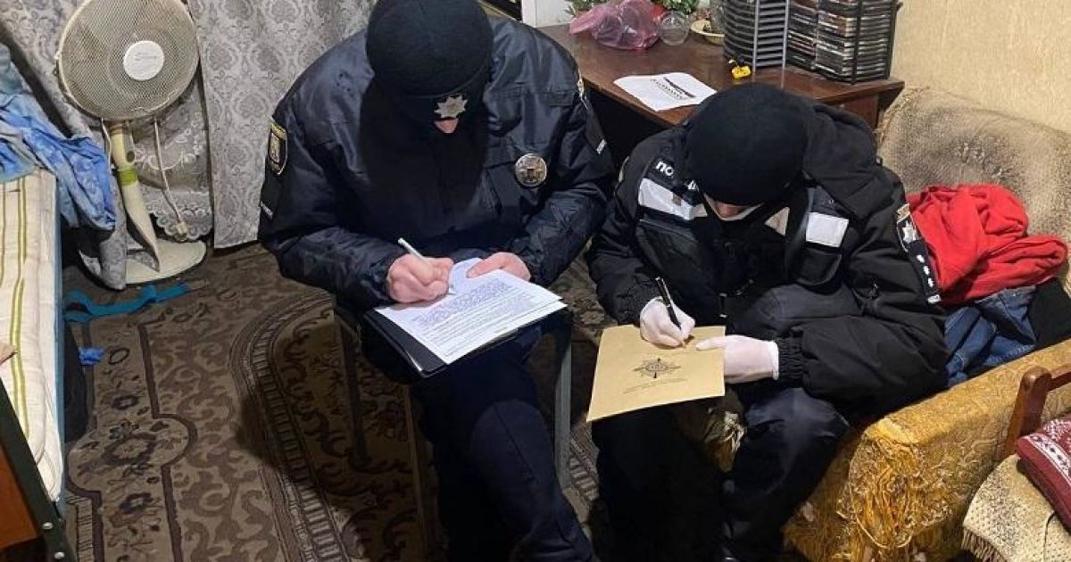 Жінка порізала сина_2 / © Департамент коммуникаций Нацполиции Украины
