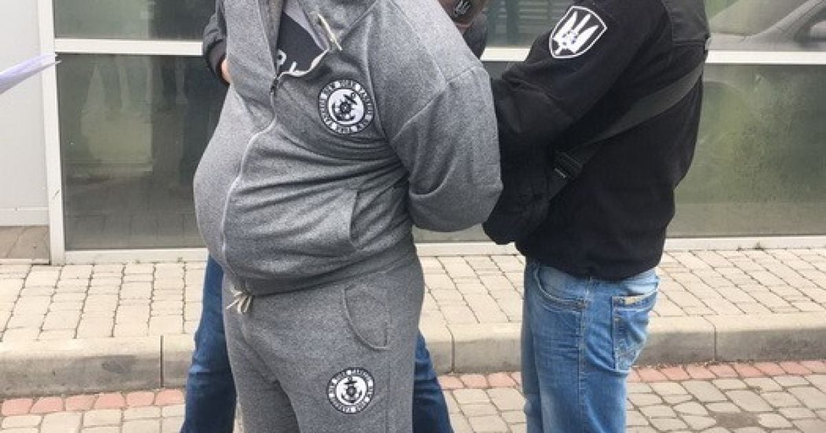У Києві слідчий поліції погорів на хабарі у 10 тис. доларів
