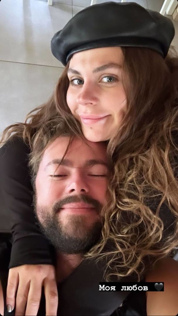 Александра Зарицкая с женихом / © instagram.com/kazka.band