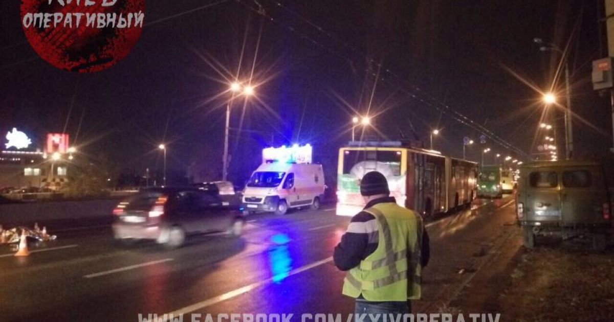 В Киеве погиб мужчина, который на спор перебегал дорогу с шестилетним сыном_4 / © Facebook.com/KyivOperativ