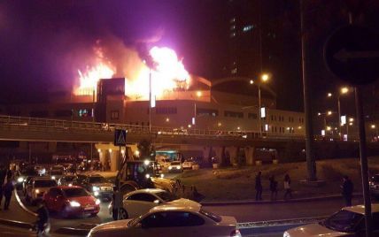 В Алмати спалахнула потужна пожежа в бізнес-центрі