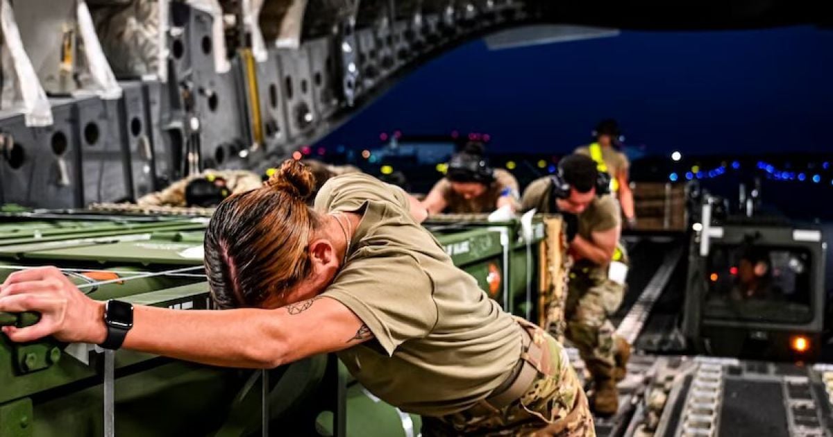 Загрузка военной помощи Украине/Фото иллюстративное