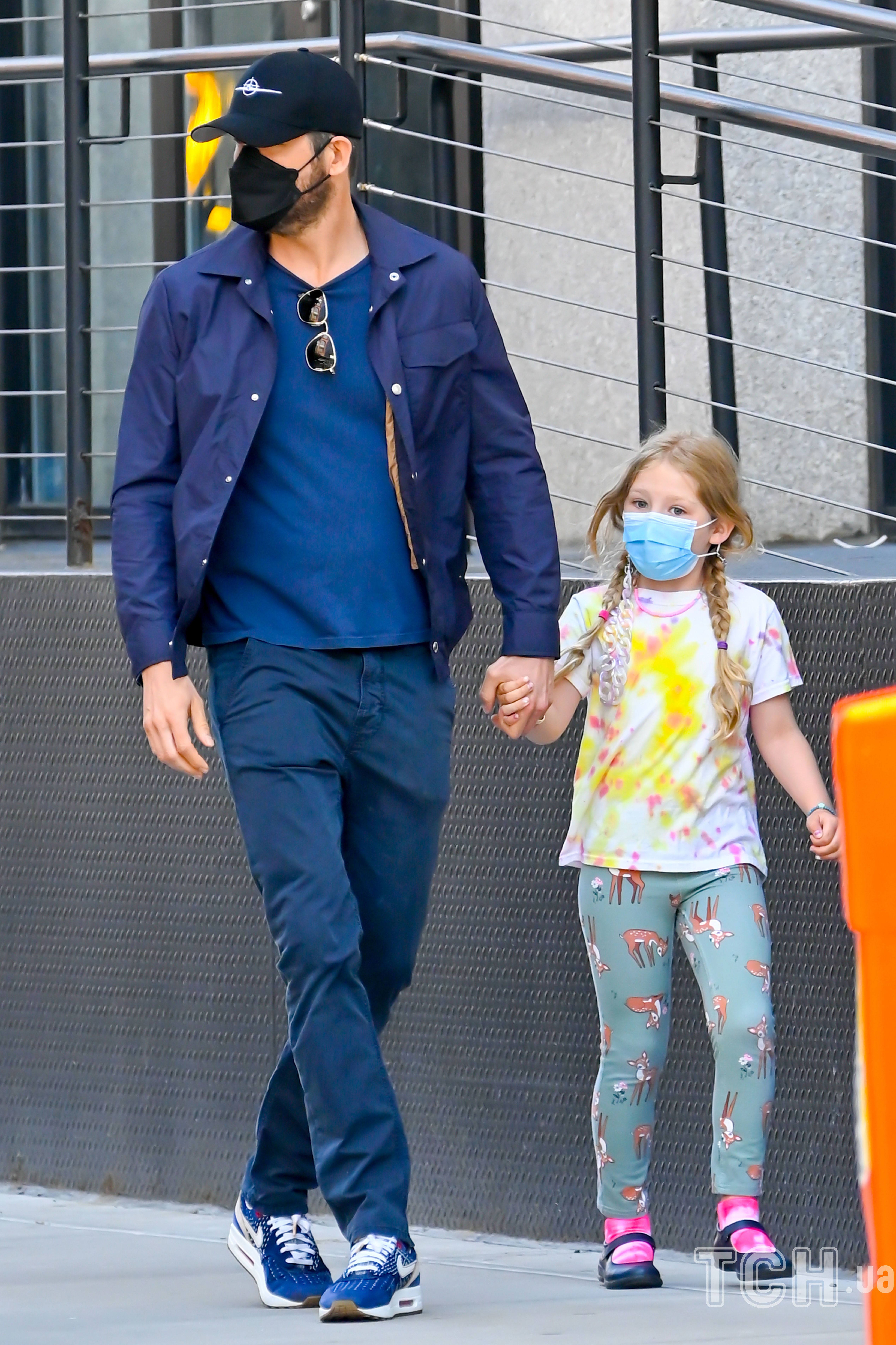 Жас әйел оны есекте қалайды