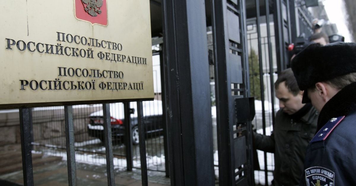 Грандиозный дипломатический скандал: консульство РФ в Киеве переоформляет недвижимость украинцев на оккупированном Донбассе