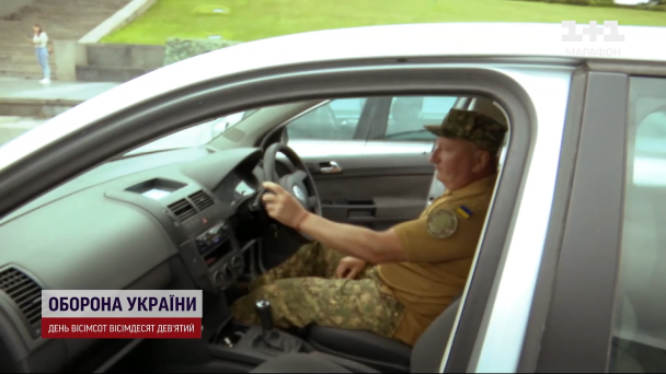 Роман Стадник показує, що авто на ходу