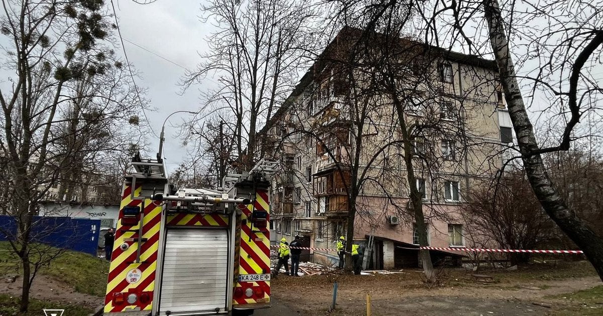 Пошкоджений будинок у Києві