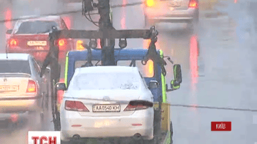 С обеда Киев засыпает снегом