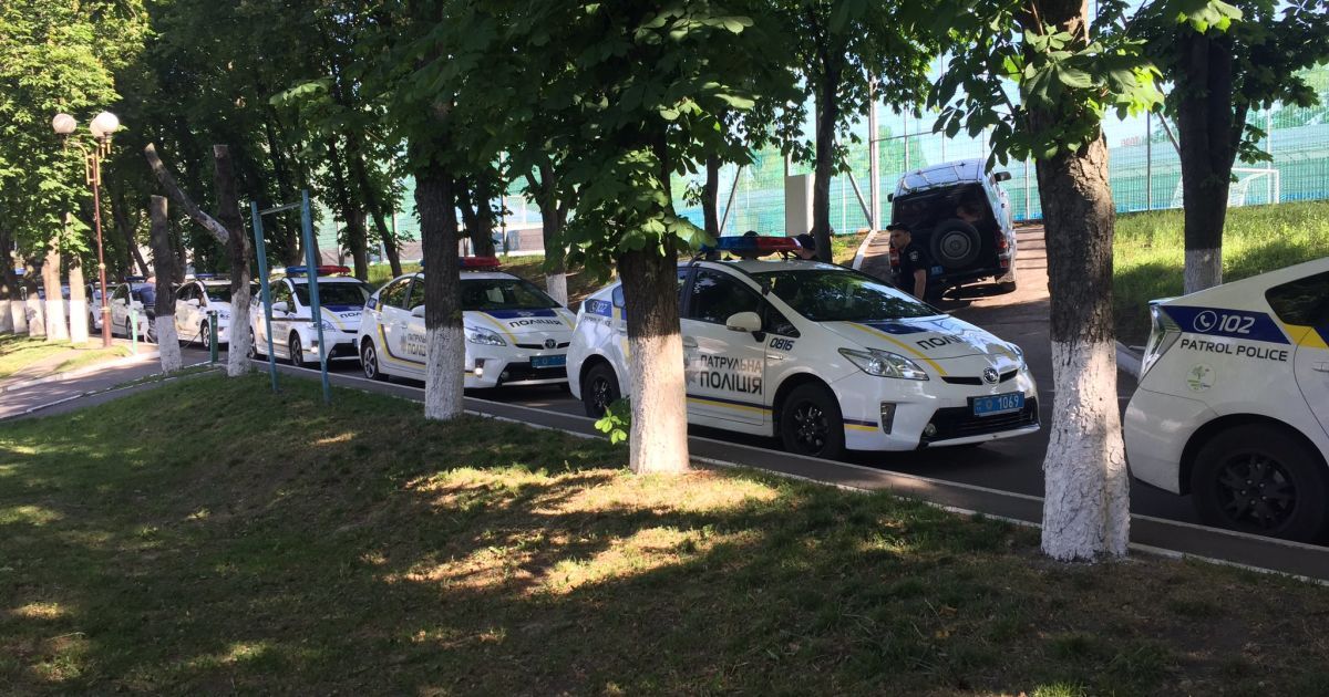 Полиция не пустила фанатов "Десны" к Дому футбола