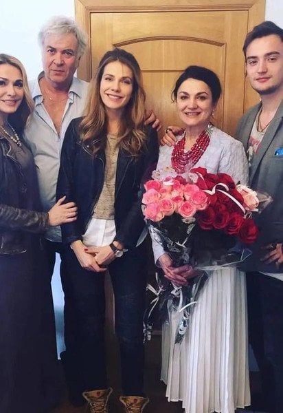 Анатолий Хостикоев, Ольга Сумская, Антонина Паперная и их семья