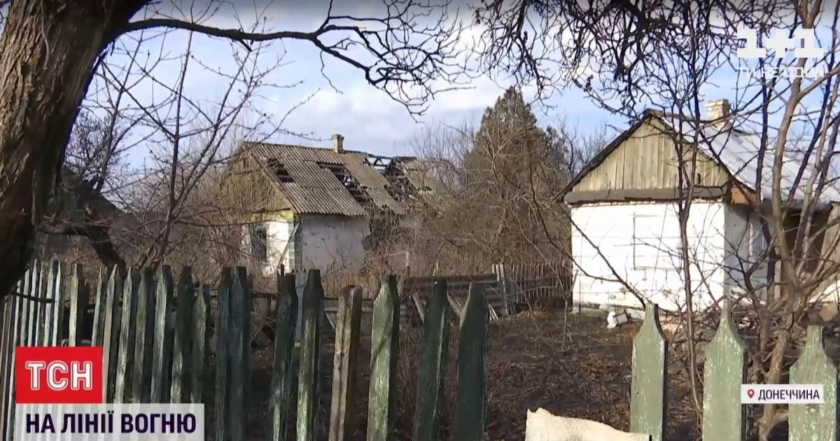 "Бойовики стріляють майже щодня": як 7-й рік люди живуть у Красногорівці за десяток метрів від лінії вогню