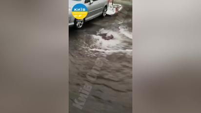 Прорыв трубопровода в Киеве