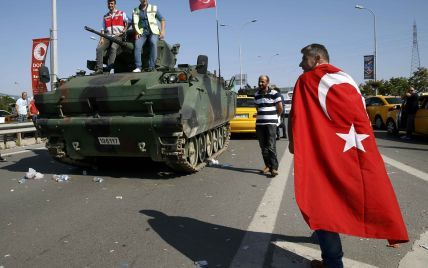 У Туреччині засудили одразу пів тисячі військових до довічного ув'язнення за спробу путчу