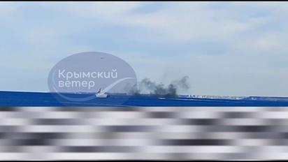 В Севастополе взорвался российский корабль: видео