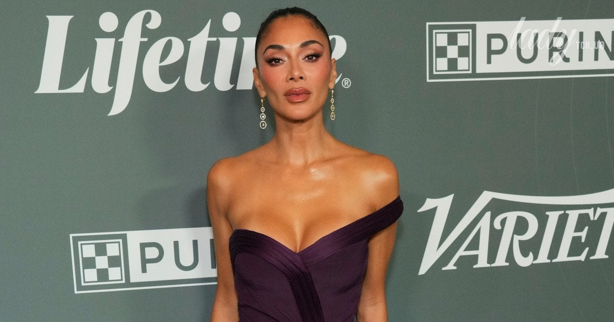 Төртінші өлшемді жалаңаш әйелдер кеуделері