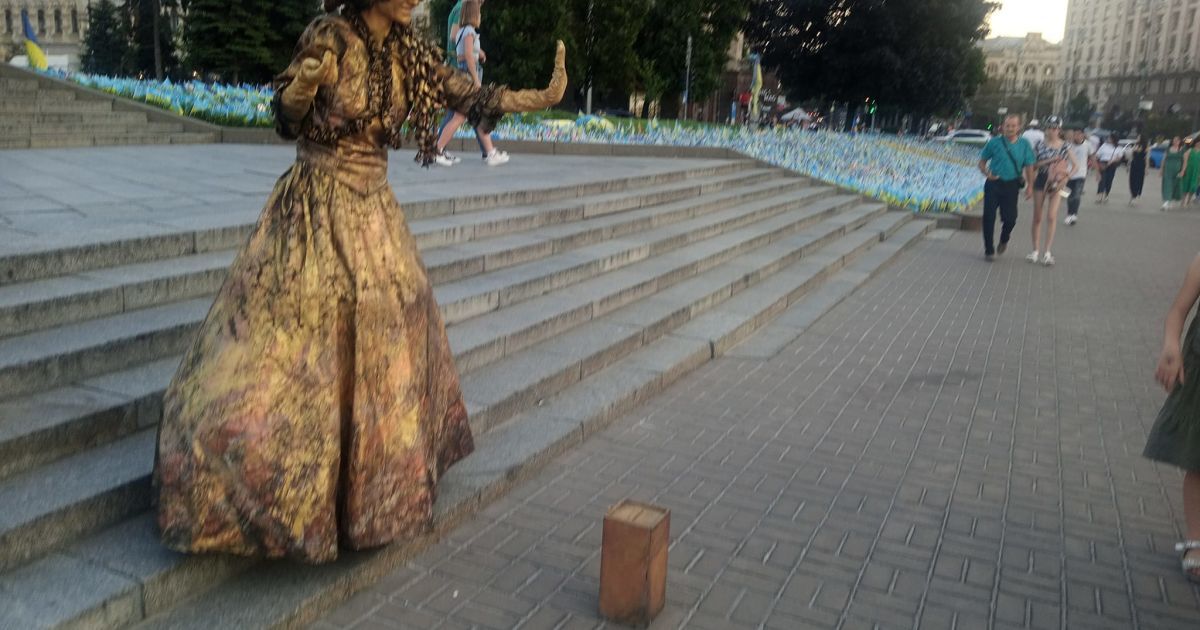 Уличная аниматор на Майдане Незалежности, которая оскорбила людей