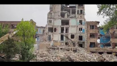 В Мариуполе оккупанты уничтожают здание ОСОУ