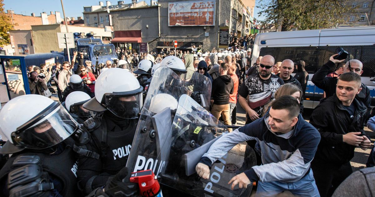 Стычки во время марша ЛГБТ в Польше